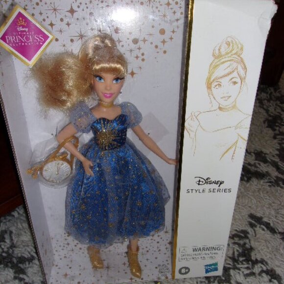 Disney Princess Style Series 11 Ultimate Princess Celebration Cinderella - Picture 1 of 4